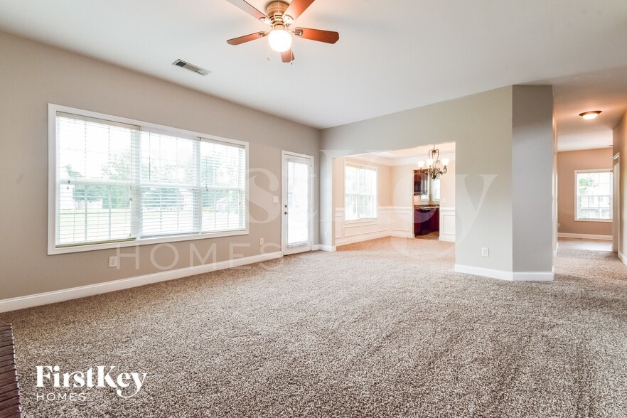 Building Photo - 6303 Spring Cove Dr