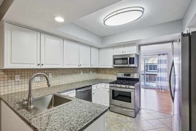 Building Photo - 13 Eton Ct