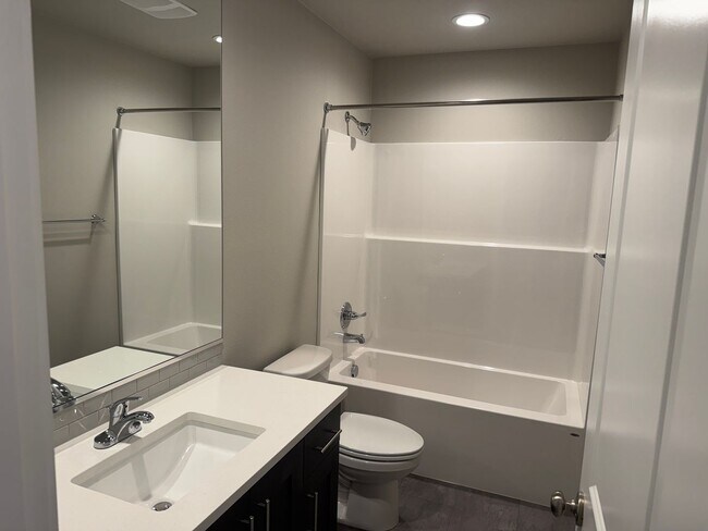 Building Photo - Amazing 3 bedroom Brand new home!!