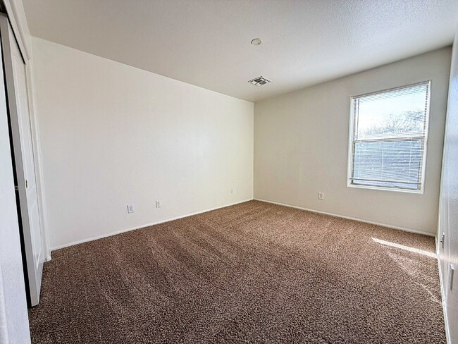 Building Photo - Spacious & Stylish in the Heart of Surprise!