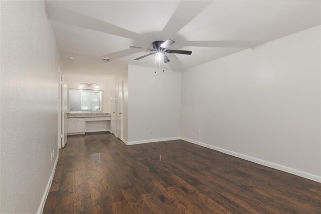 Building Photo - 10555 Turtlewood Ct