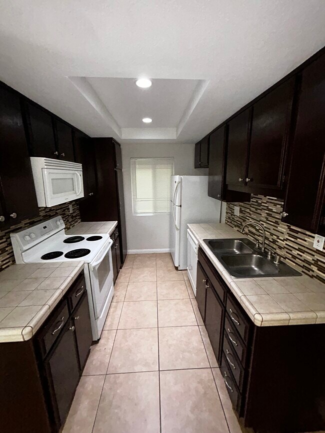 Building Photo - 6560 College Grove Dr