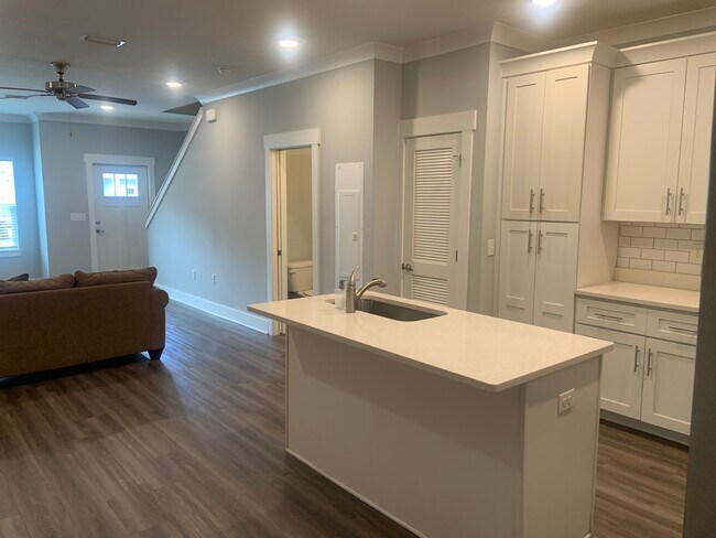 Building Photo - 166 N Sand Palm Rd