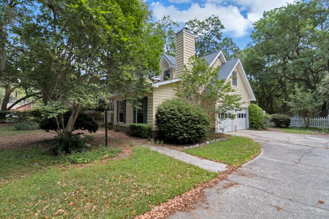Building Photo - 130 Briarwood Ln