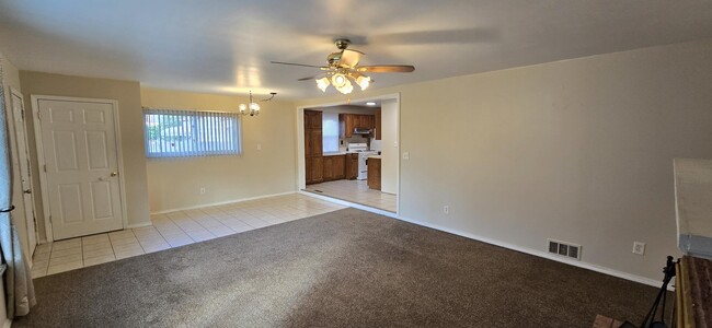 Building Photo - 4924 Hipp St