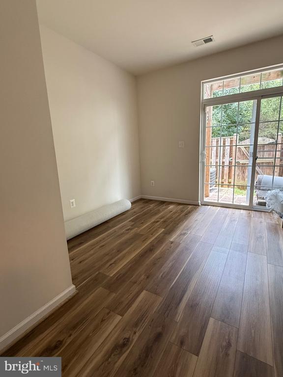 Building Photo - 7476 Riding Meadow Way