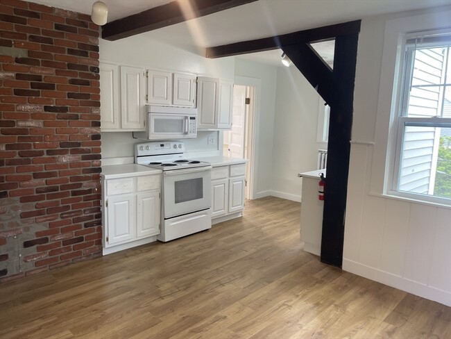 Building Photo - 69 Rockland St