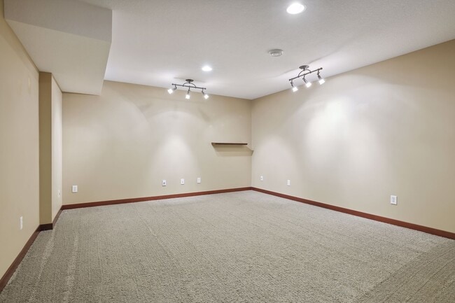 Building Photo - 14272 Grantaire Ln N