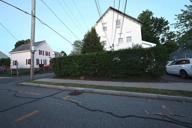Building Photo - 173 Porter St