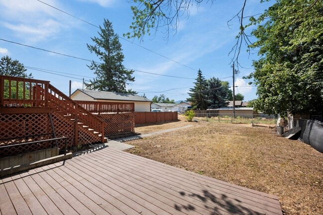 Building Photo - 4 Bedroom Northeast Spokane Home - Availab...