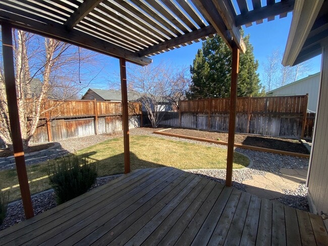 Building Photo - Beautifully Updated Home Near Dry Canyon Trailhead