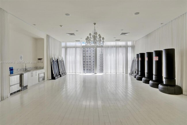 Building Photo - 465 Brickell Ave