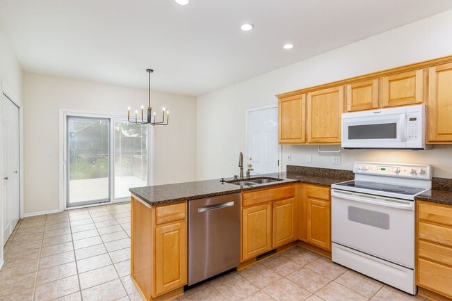 Building Photo - 2620 Camden Dr