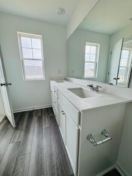 Building Photo - 66 Florida St