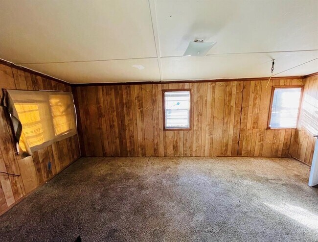 Building Photo - 1653 N Yarbrough Ct