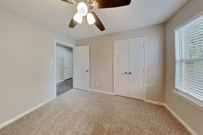 Building Photo - 16280 Sun View Ln