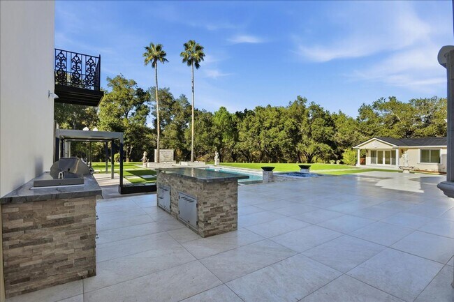 Building Photo - Luxury 10 Bedrooms, 9 Bathroom Estate for Lease in Los Gatos