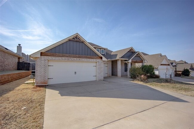 Building Photo - 508 NW 199th St