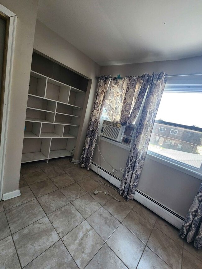 Building Photo - 1425 E 156th St