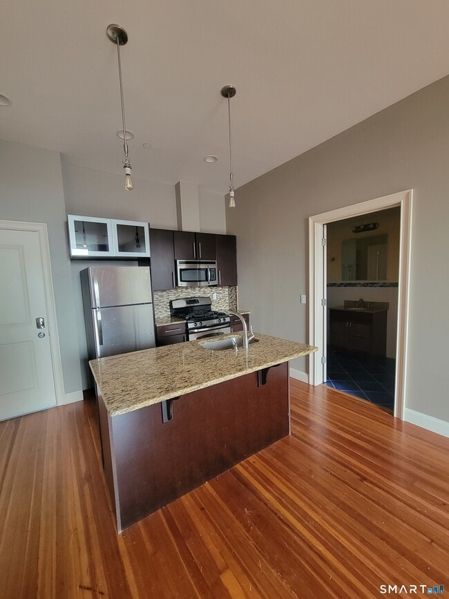 Building Photo - 14 N Main St