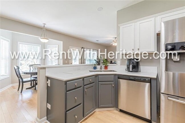Building Photo - GORGEOUS 4 BEDROOM / 2.5 BATH WITH ALL THE UPGRADES IN POULAR KINGSWOOD SWIM / TENNIS COMMUNTY