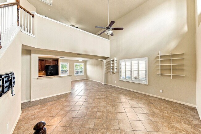 Building Photo - VIEWS VIEWS VIEWS! Ask about our rent incentives and Book your self guided tour today!