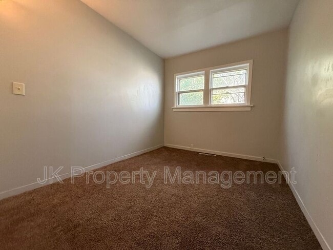 Building Photo - 511 33rd St N