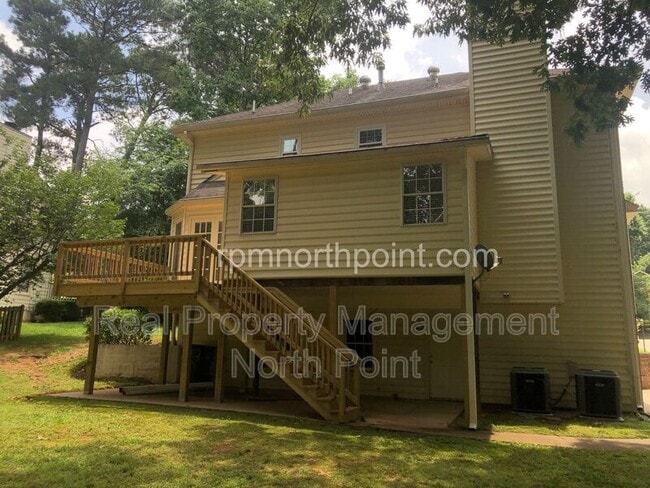 Building Photo - 1565 Maple Ridge Dr