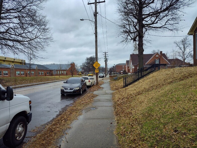 Building Photo - 1369 Catalpa St