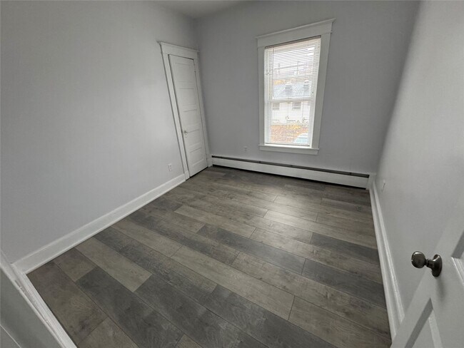 Building Photo - 28 Emma St