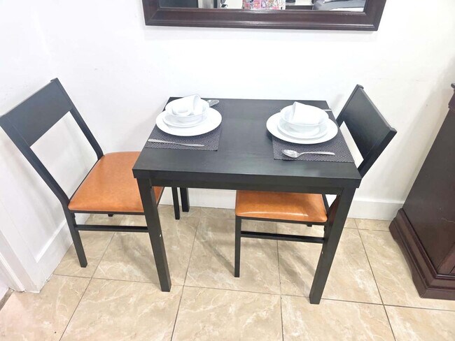 Building Photo - 342 Van Buren St