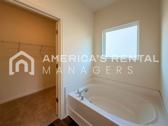 Building Photo - Modern Two Story Living in Doss Ferry - Available NOW!!