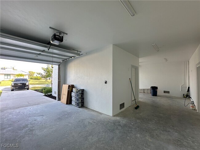 Building Photo - 4717 Spring Creek Dr