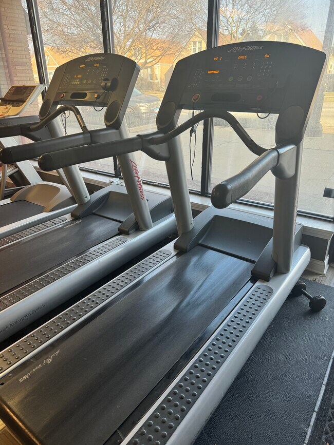 Building Photo - 8138 S Kedzie Ave