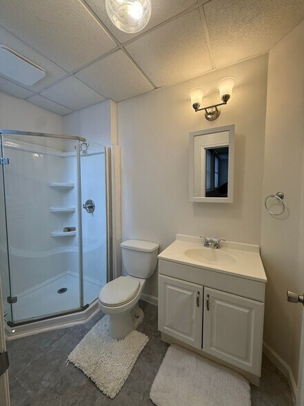 Building Photo - 475 York Rd