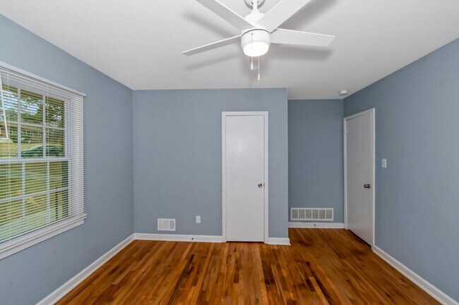 Building Photo - 2019 Knight Ct SE
