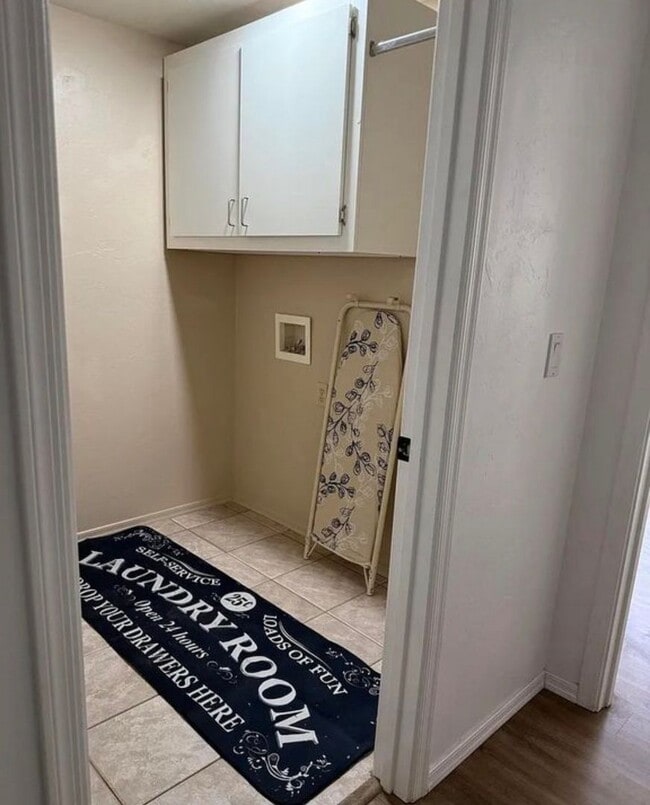Building Photo - $500.00 OFF MOVE-IN – Sabino Canyon Area | Foothills Living | 3BR Home