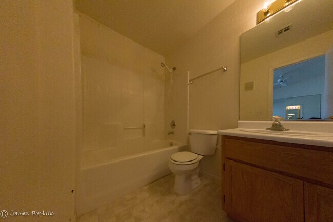Building Photo - Summerlin area upper condo/vaulted ceiling...