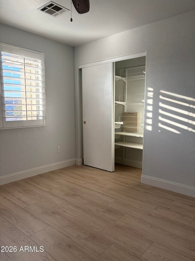 Building Photo - 768 E Irma Ln