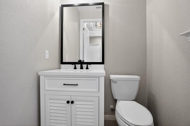 Building Photo - 104 Cartwheel Bend