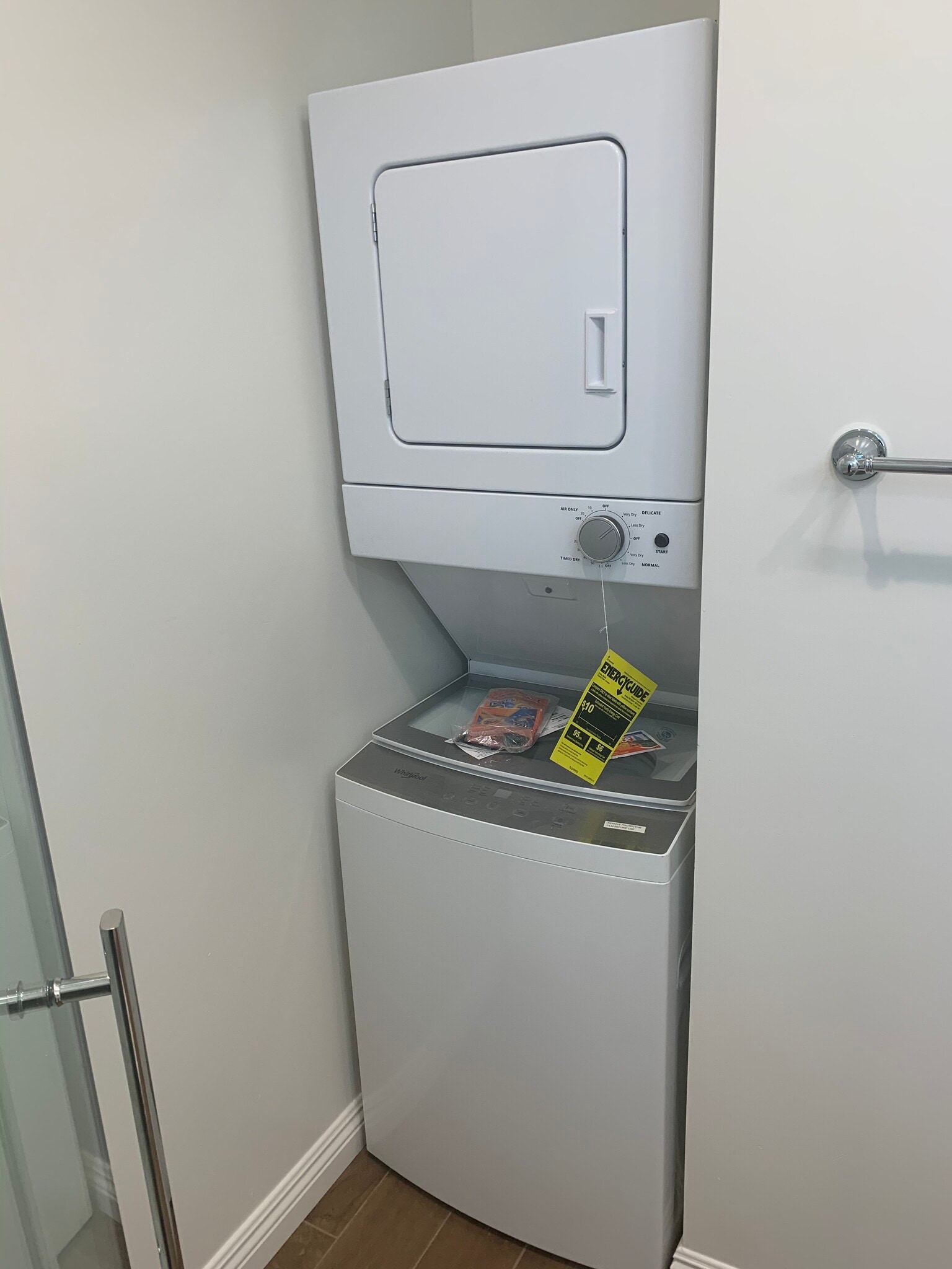 Washer dryer - 12360 Jolette Ave