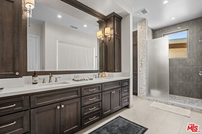 Building Photo - 27002 Malibu Cove Colony Dr