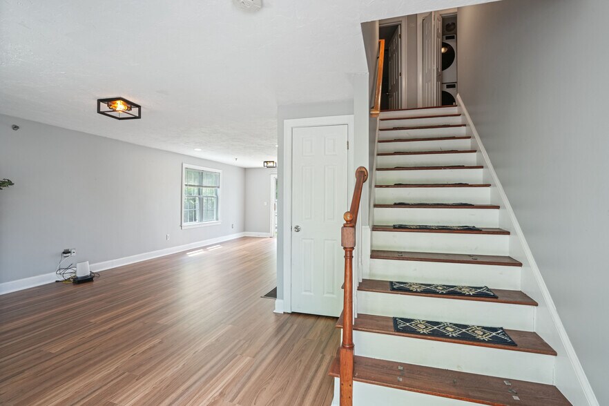 Living Room/Dinning Room - 1 Eddy St