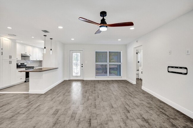 Building Photo - 618 Lindell Blvd