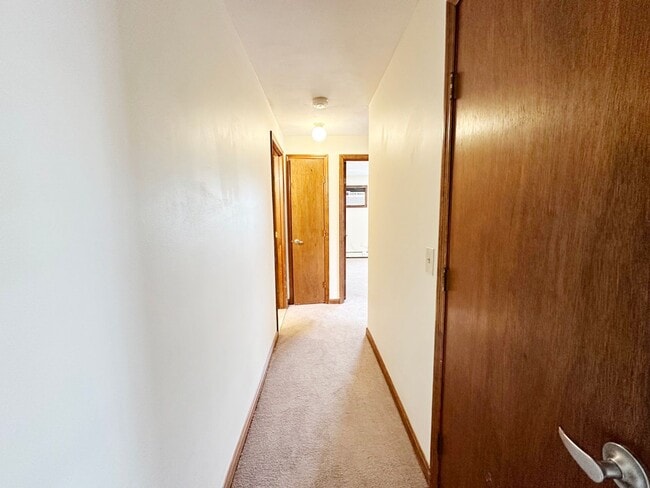 Building Photo - Holden: 2 Bed 1 Bath, Heat & Hot Water Inc...