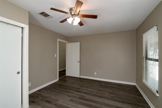 Building Photo - 207 Hackberry St
