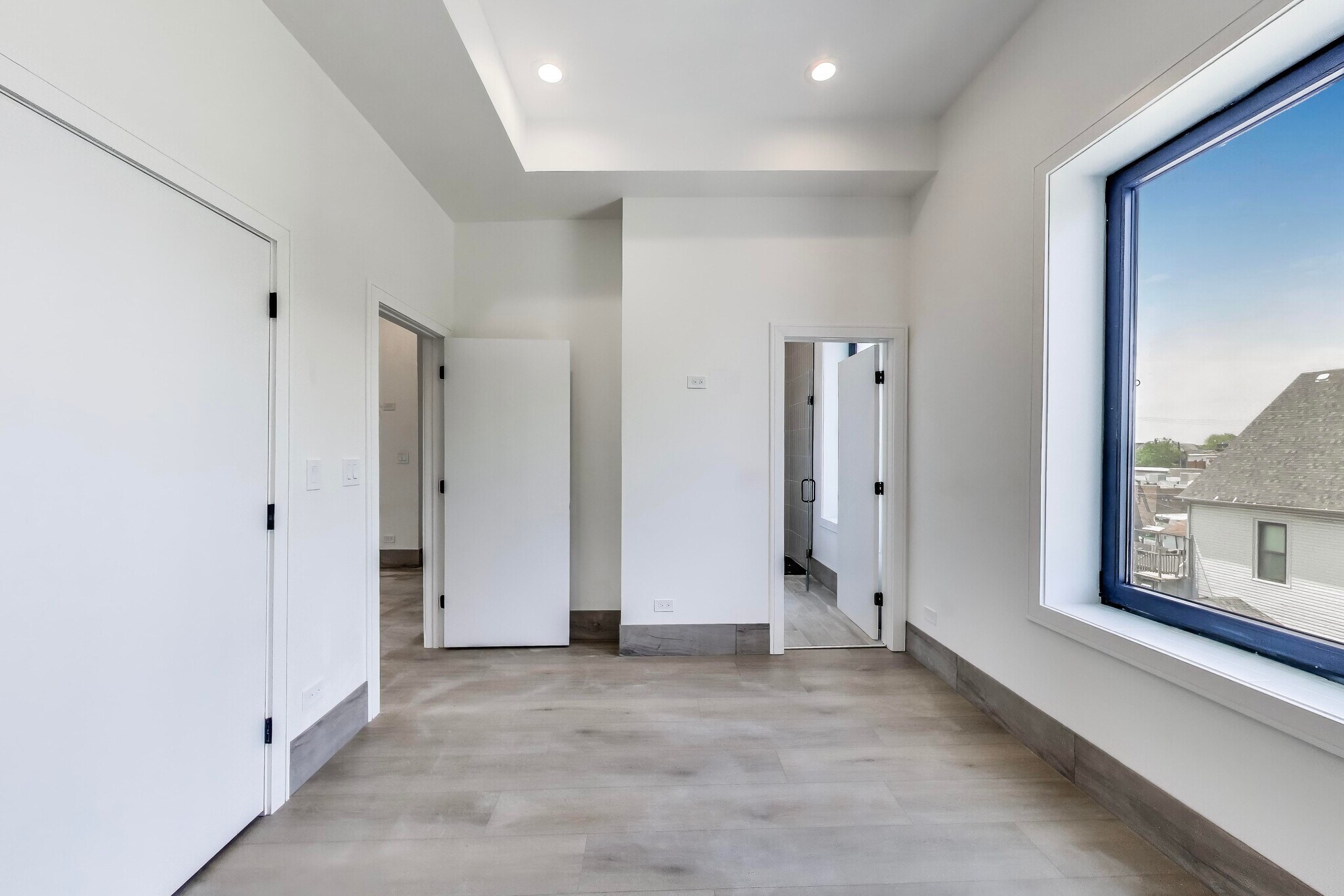 Building Photo - 2023 N Drake Ave