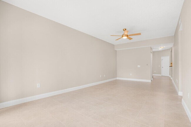 Building Photo - 2802 Sarento Pl