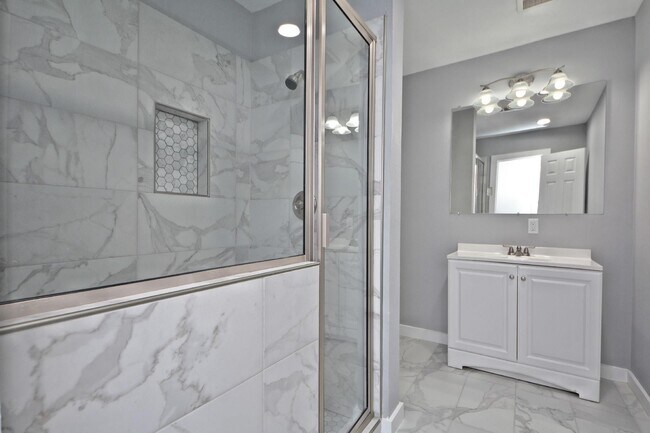 Building Photo - 3834 Rosedale St