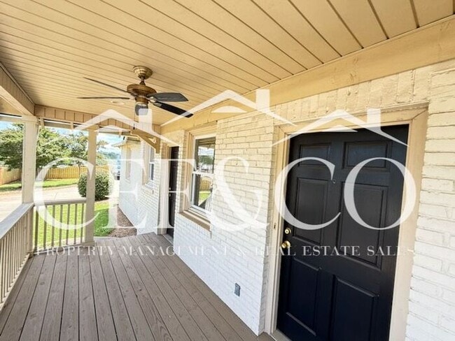 Building Photo - Spacious home now available!